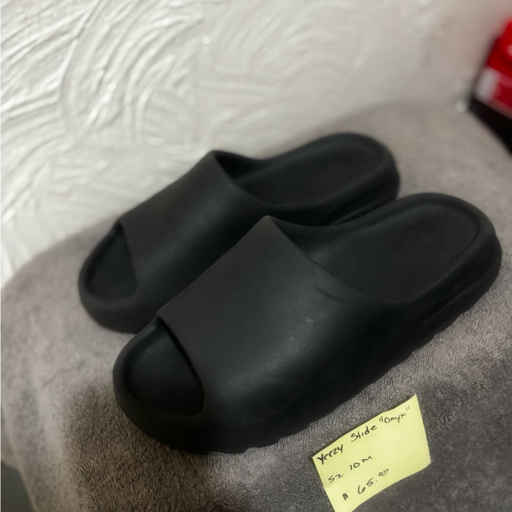 Black YEEZY Slide Sandals SZ 10M